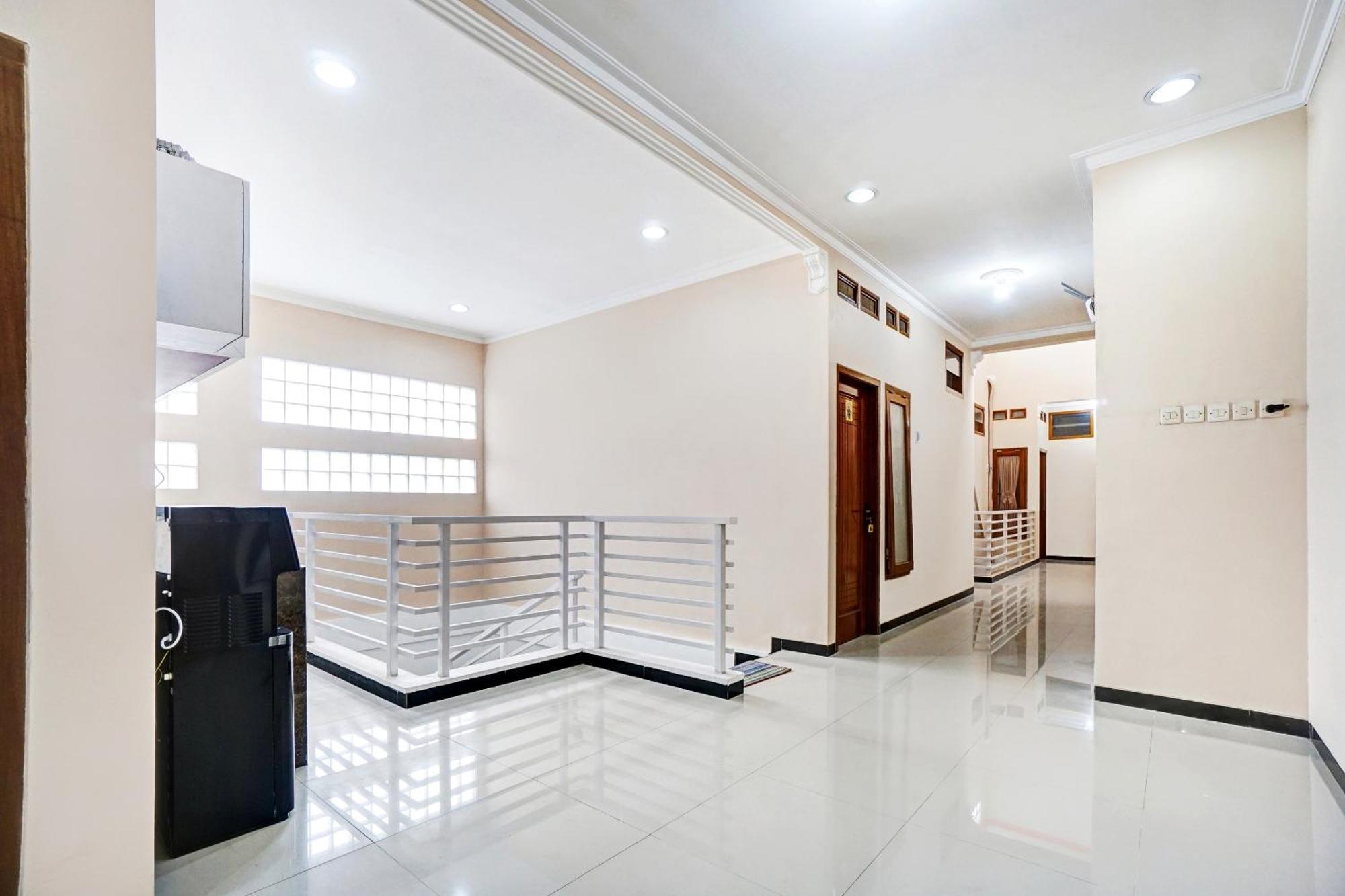 Avisha Guest House Syariah Malang Bagian luar foto