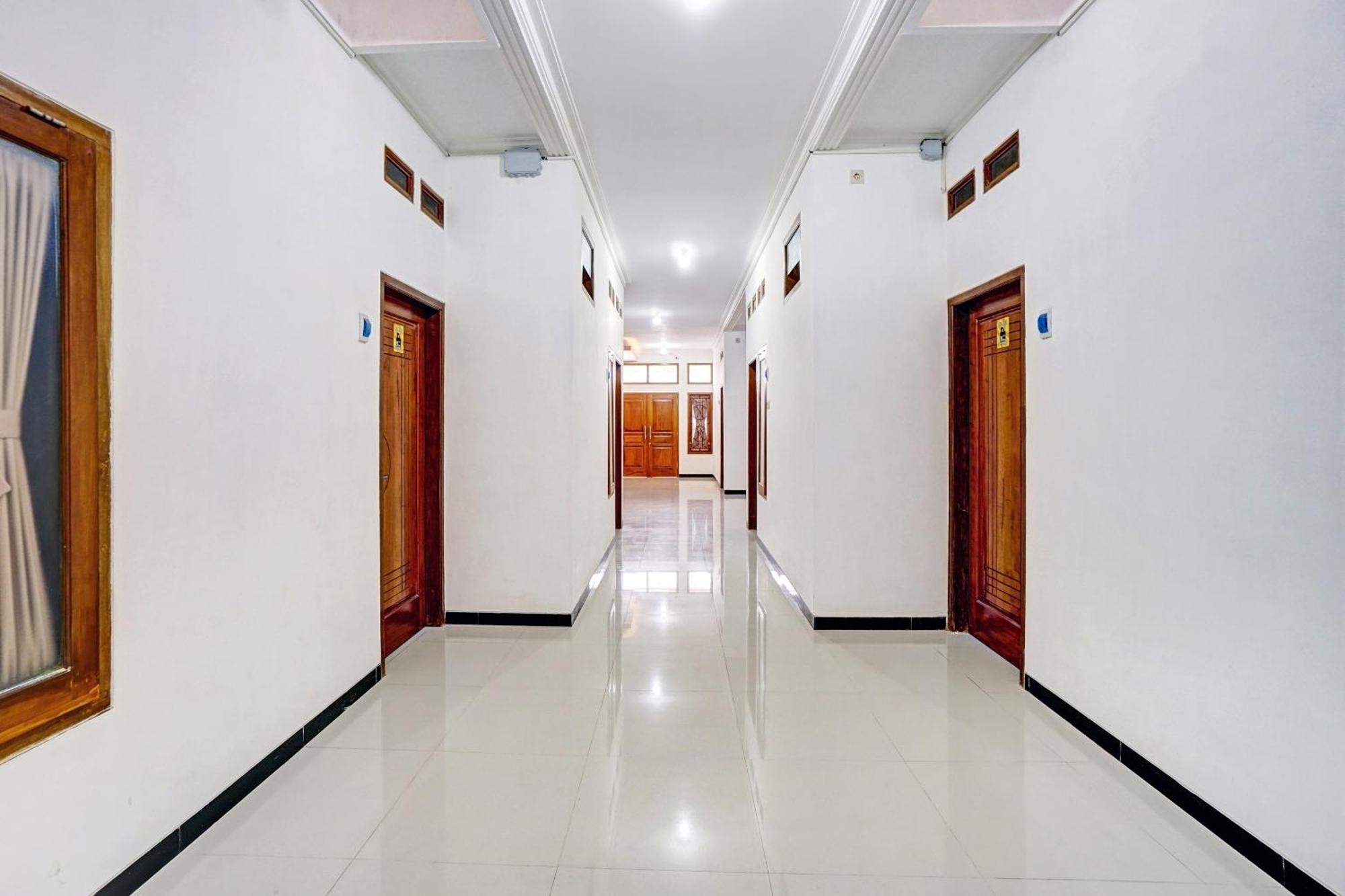 Avisha Guest House Syariah Malang Bagian luar foto