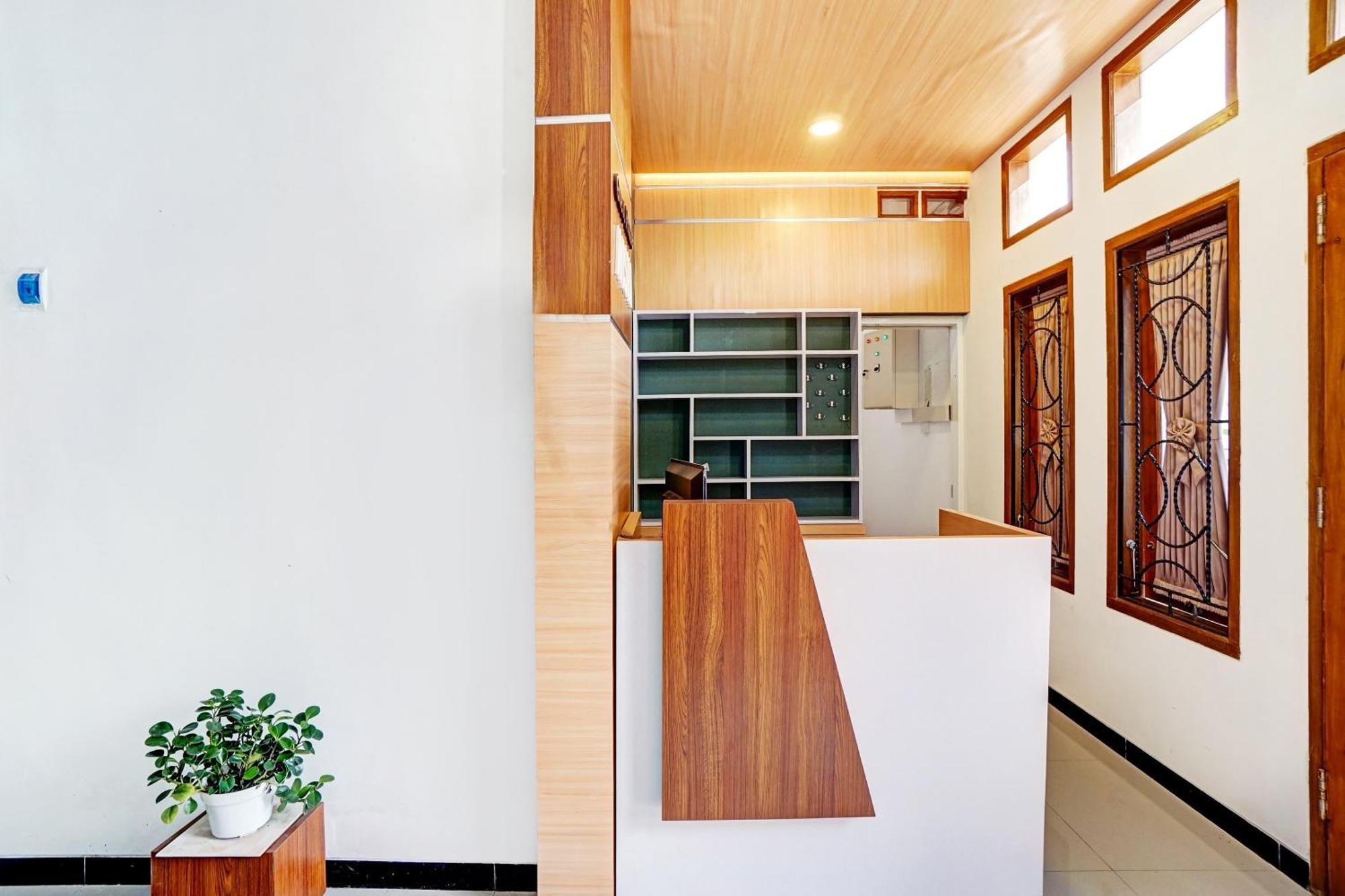 Avisha Guest House Syariah Malang Bagian luar foto