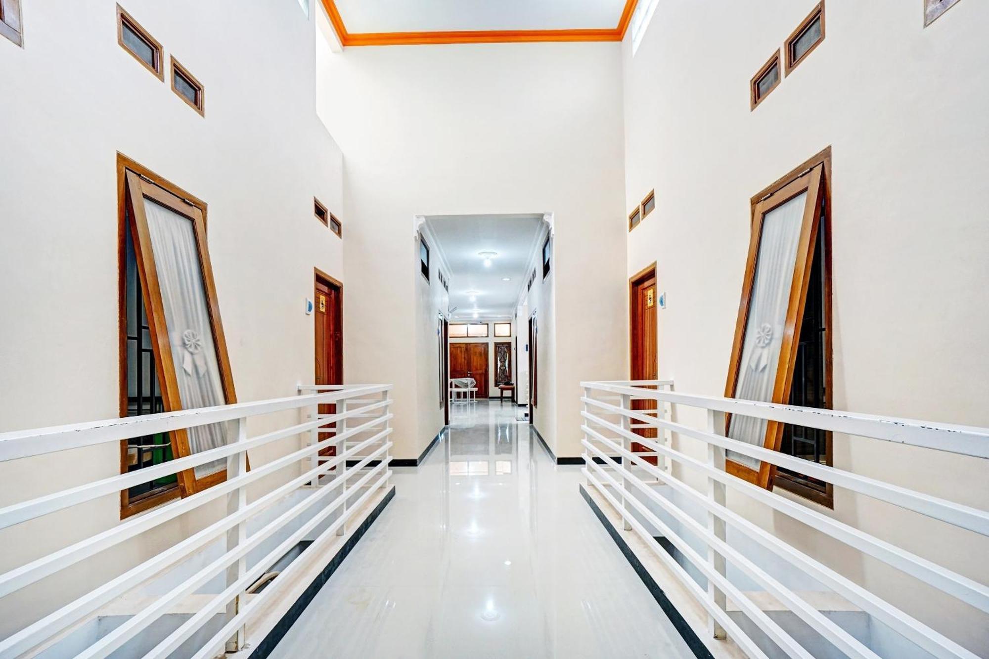 Avisha Guest House Syariah Malang Bagian luar foto