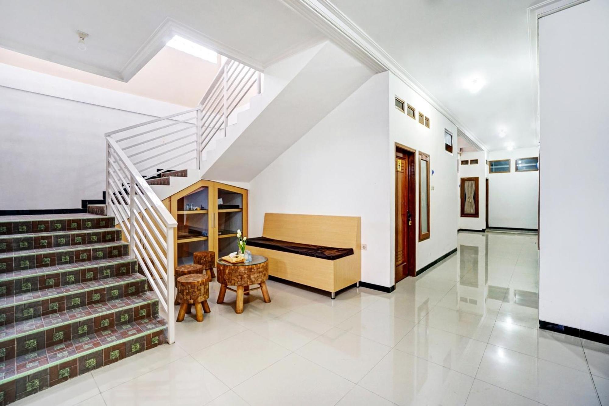 Avisha Guest House Syariah Malang Bagian luar foto